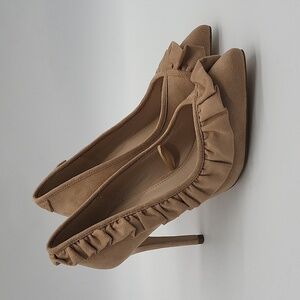 1456- BCBGeneration Women's Heel Shoes Size 8 B